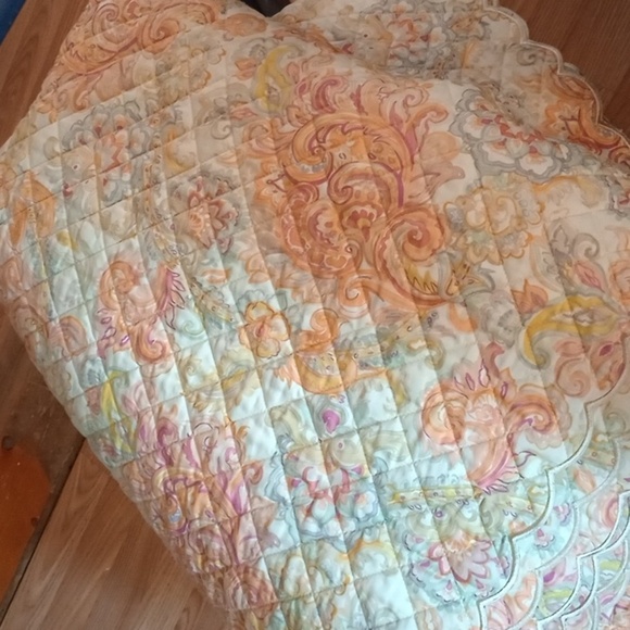 Cuddle down king size bed cover/comfoter beautiful embroidered edges, very warm - Picture 1 of 3